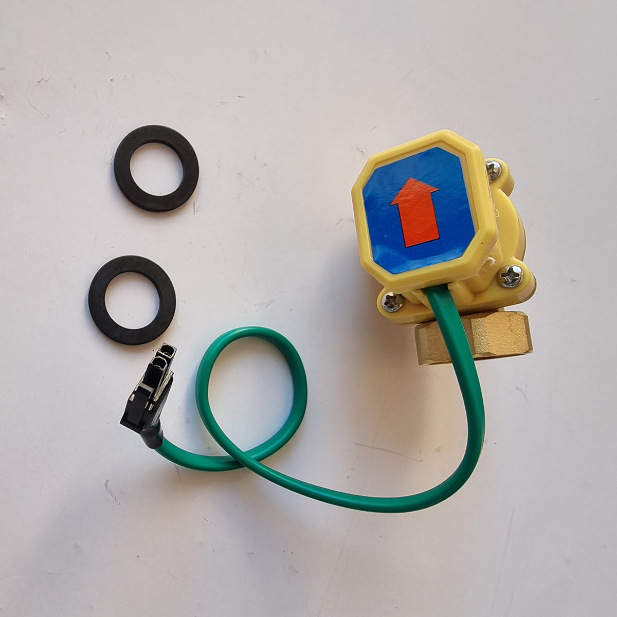 Fluxostat reglabil pentru pompa majorare presiune panou solar nepresurizat, cu reglaj pentru sensibilitate